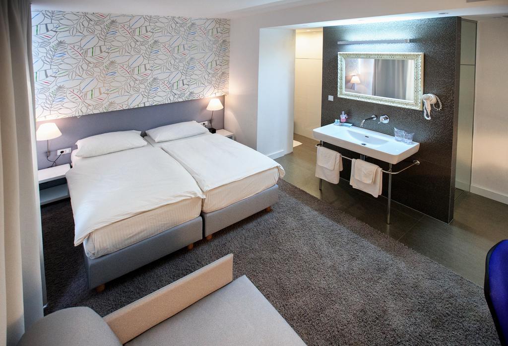 Hotel Jona Podstrana Quarto foto